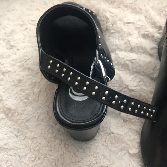 Black heel - Picture 3 of 3